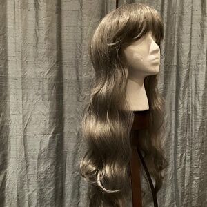 LONG GRAY WAVY WIG WITH BANGS